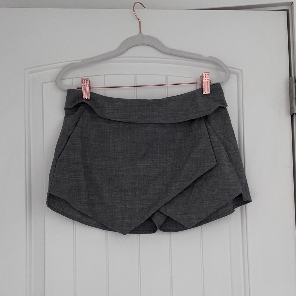 🔴Aritzia Talula Berklee Envelope Skort Gray Size 4 - Picture 2 of 6